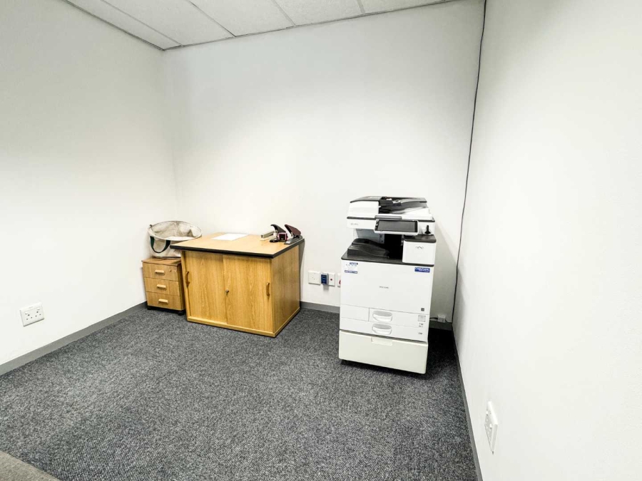 To Let Commercial Property for Rent in Mowbray Western Cape